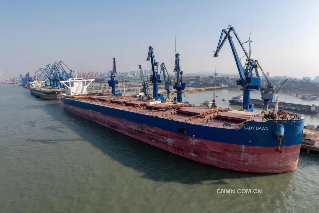 First South American bauxite Cape-class ship arrives at Chinese Jiangyin port, the final stop is Cho